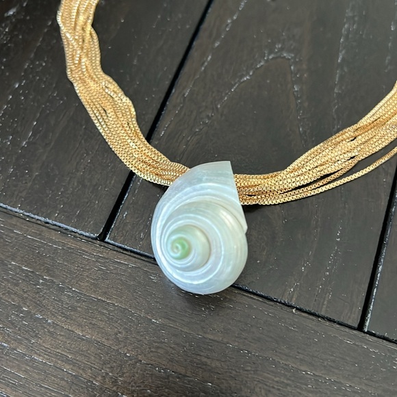 House of Harlow 1960 Elegant Gold Necklace with Conch Shell Pendant - Picture 4 of 8
